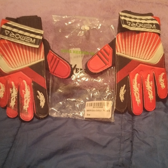 Soccer Goalkeepers Gloves - Picture 1 of 6